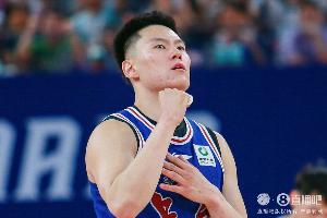 媒体人：履行完战士的义务之后 李弘权终于有时间陪妻子和孩子了